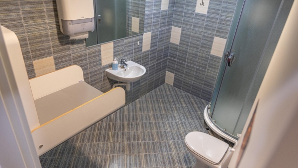 Võru Kagukeskuse kolmandal korrusel on lukustatud ema ja lapse tuba. Vajaduse korral saab võtme küsida turvatöötajalt või infoletist. Foto: AIGAR NAGEL